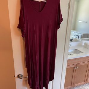 Burgundy short sleeve midi dress